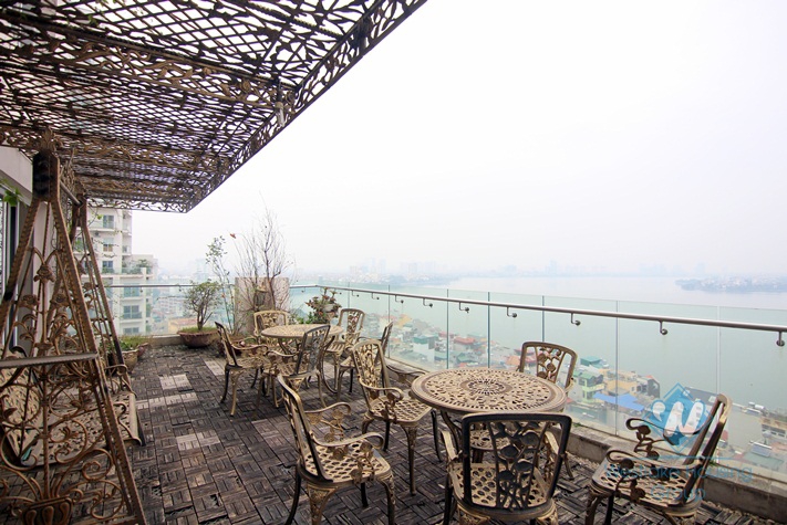 Luxury 03 bedrooms apartment with lake view for rent in Gold Westlake Building, Tay Ho district 